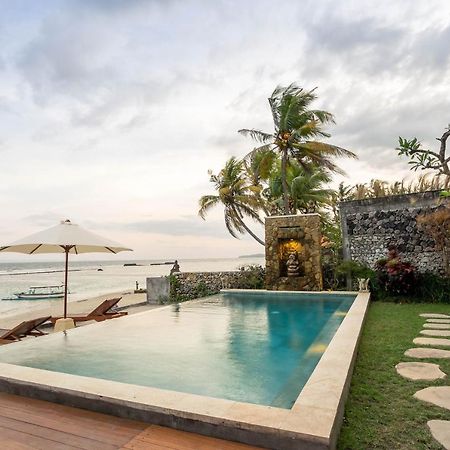 Utama Villas Beach Front Candidasa Bagian luar foto