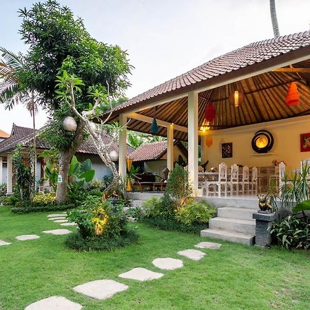 Utama Villas Beach Front Candidasa Bagian luar foto