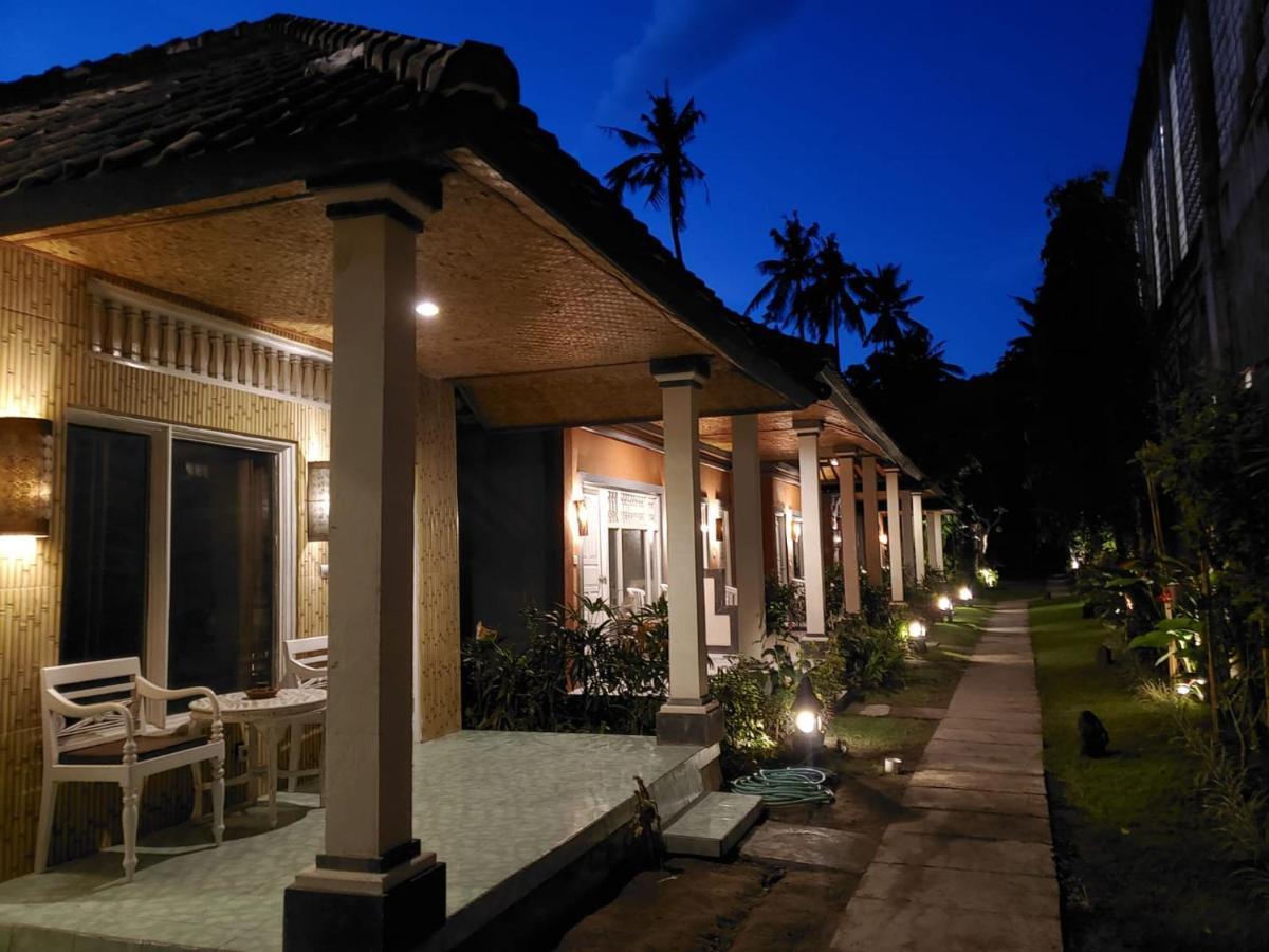Utama Villas Beach Front Candidasa Bagian luar foto