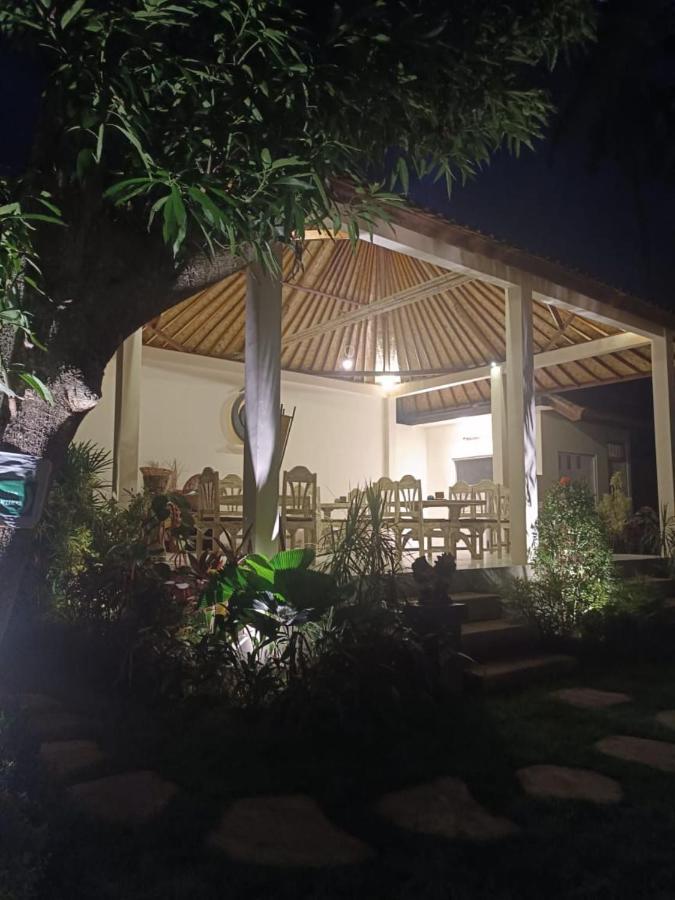 Utama Villas Beach Front Candidasa Bagian luar foto