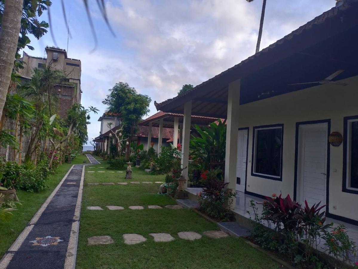Utama Villas Beach Front Candidasa Bagian luar foto