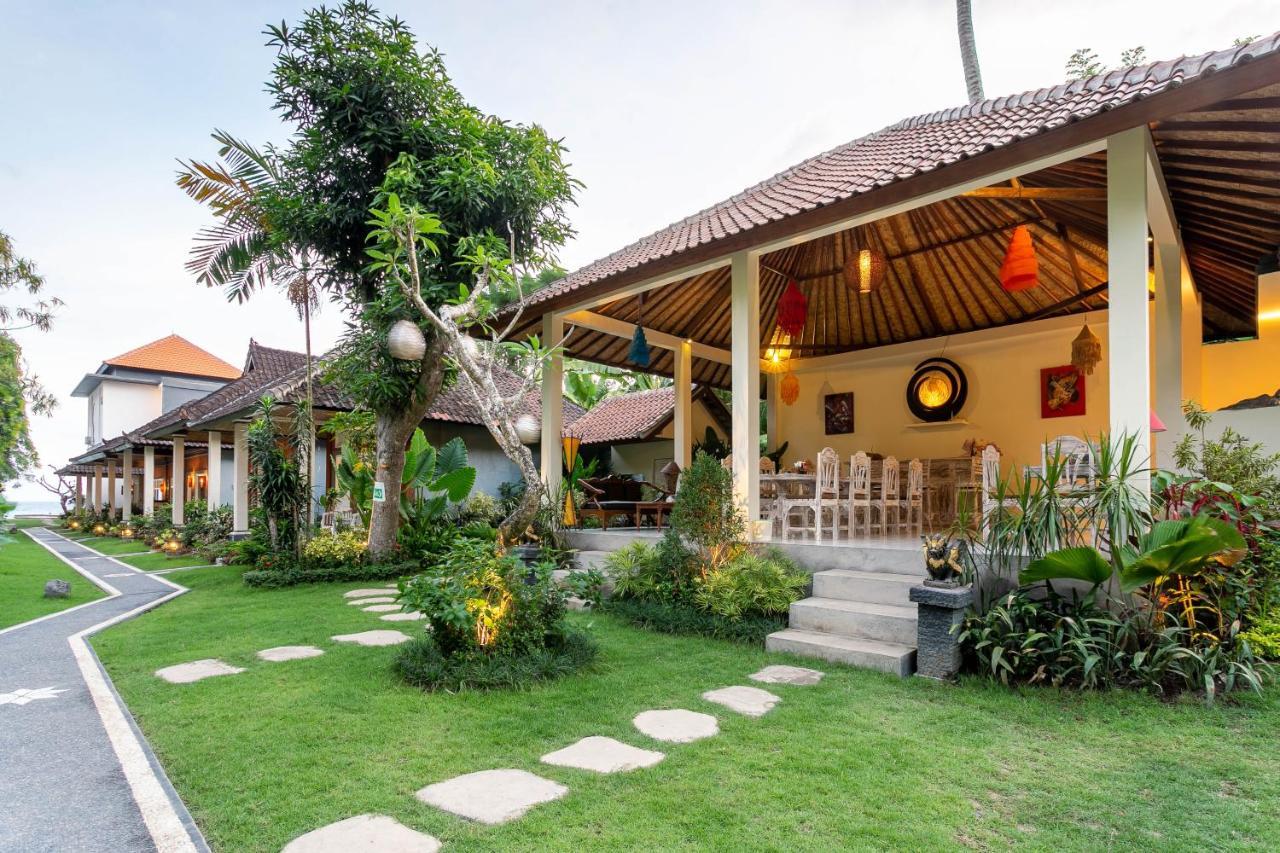 Utama Villas Beach Front Candidasa Bagian luar foto