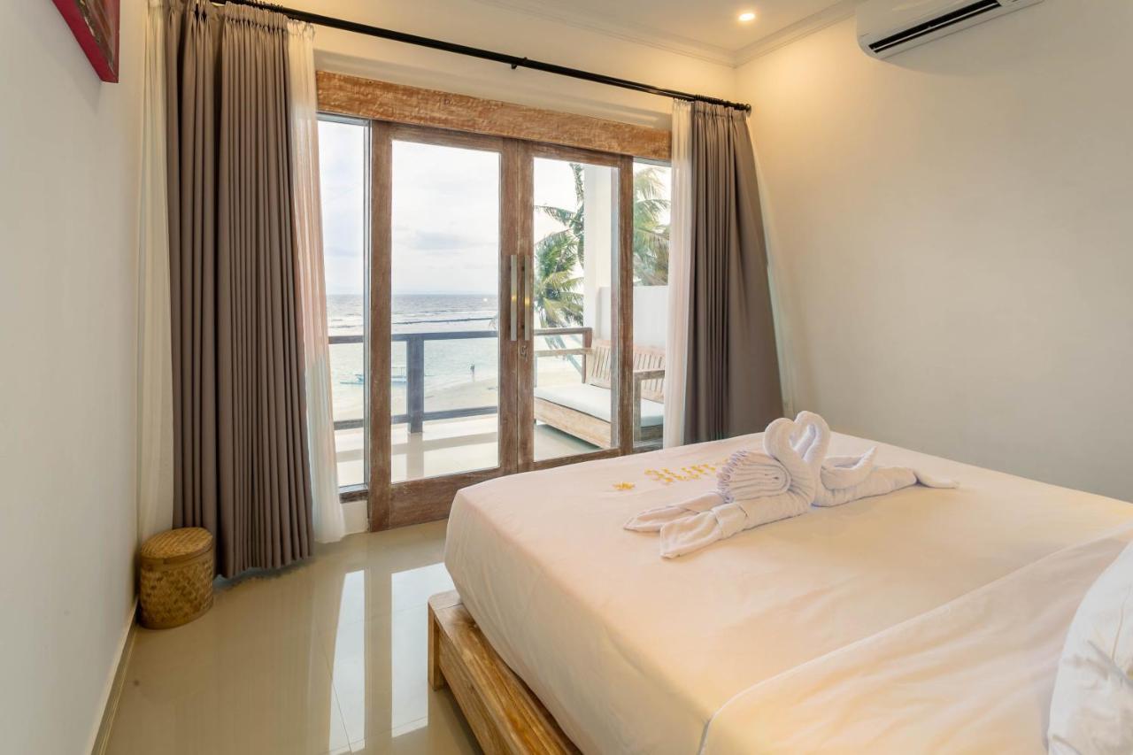 Utama Villas Beach Front Candidasa Bagian luar foto