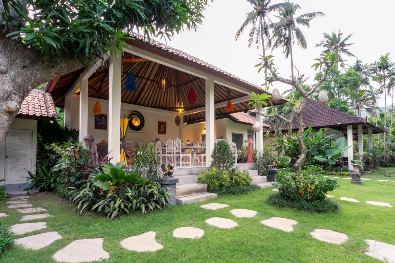 Utama Villas Beach Front Candidasa Bagian luar foto